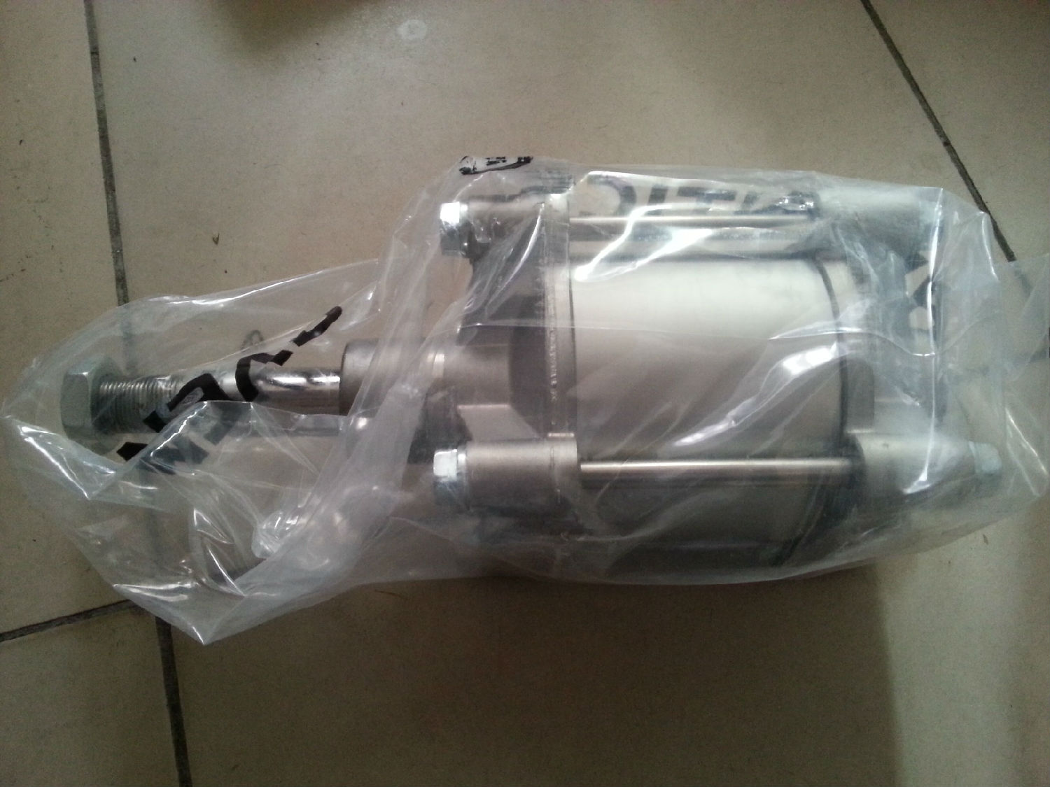 珠海客戶訂購的rexroth氣缸今日到貨！